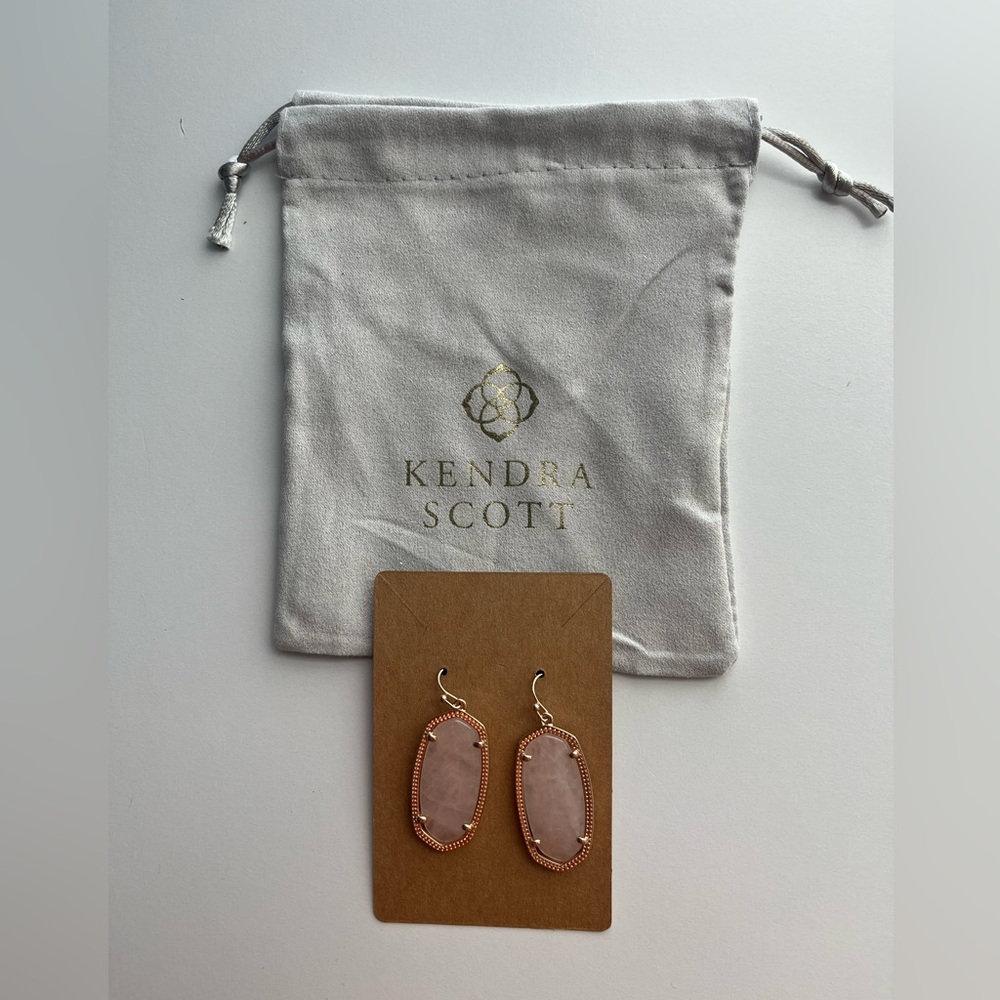 🌸Kendra Scott Elle Gold Drop Earrings in Rose Quartz 💕